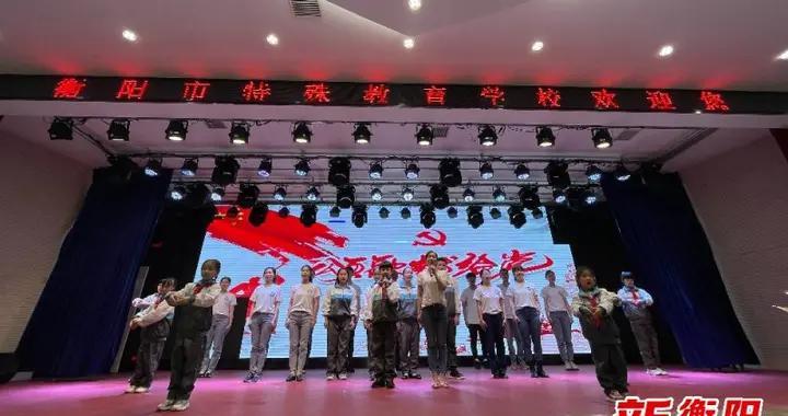 爹妈是贝克汉姆维多利亚，前女友是超杀女，21岁布鲁克林再换女友